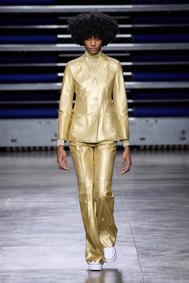 مجموعة Akris لخريف وشتاء 2023-2024 تعود بنا إلى السبعينيات