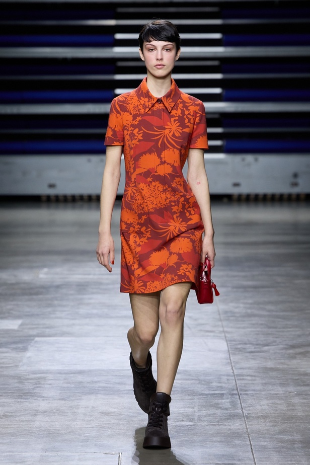 مجموعة Akris لخريف وشتاء 2023-2024 تعود بنا إلى السبعينيات