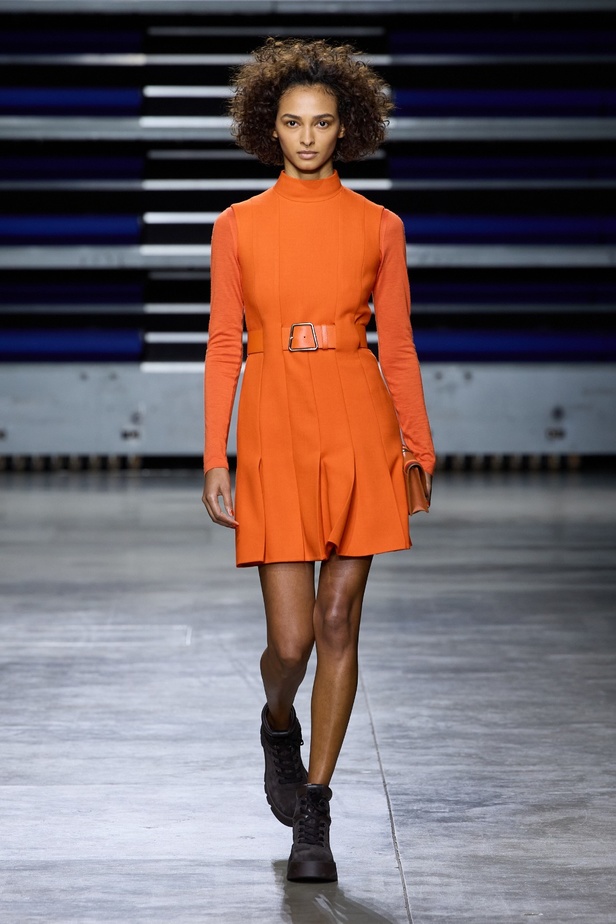 مجموعة Akris لخريف وشتاء 2023-2024 تعود بنا إلى السبعينيات