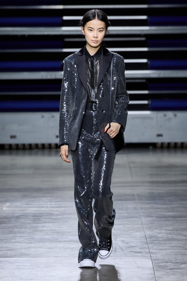 مجموعة Akris لخريف وشتاء 2023-2024 تعود بنا إلى السبعينيات