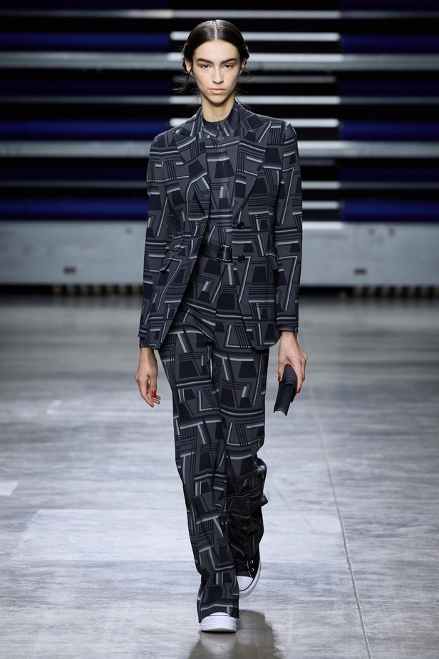 مجموعة Akris لخريف وشتاء 2023-2024 تعود بنا إلى السبعينيات