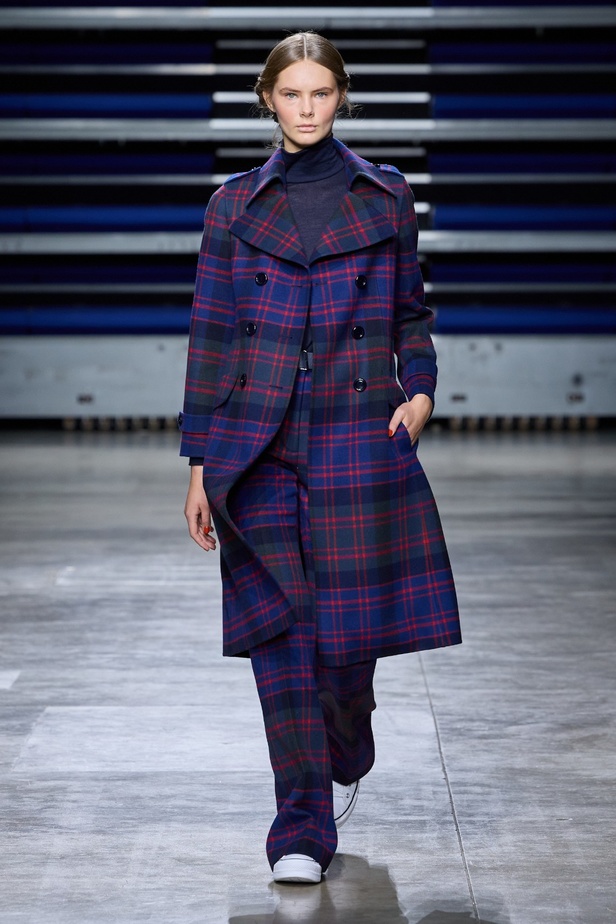 مجموعة Akris لخريف وشتاء 2023-2024 تعود بنا إلى السبعينيات