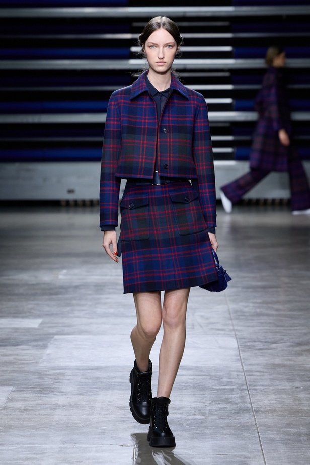 مجموعة Akris لخريف وشتاء 2023-2024 تعود بنا إلى السبعينيات