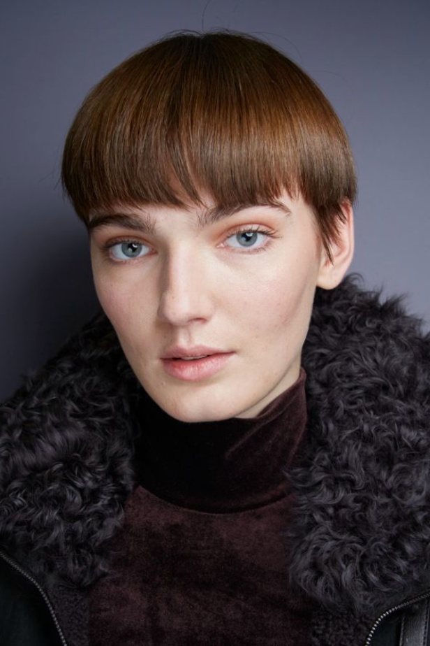 مجموعة Akris لخريف وشتاء 2023-2024 تعود بنا إلى السبعينيات