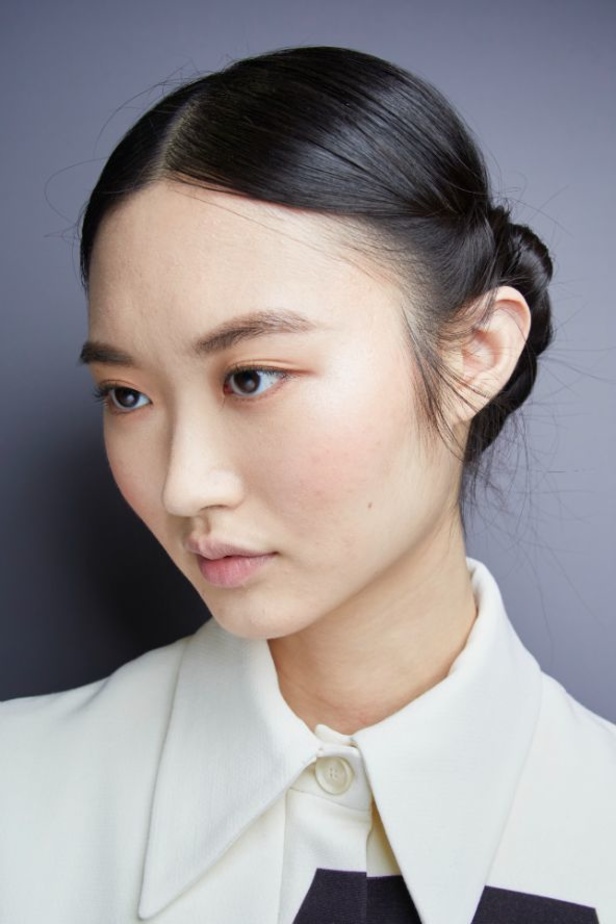 مجموعة Akris لخريف وشتاء 2023-2024 تعود بنا إلى السبعينيات