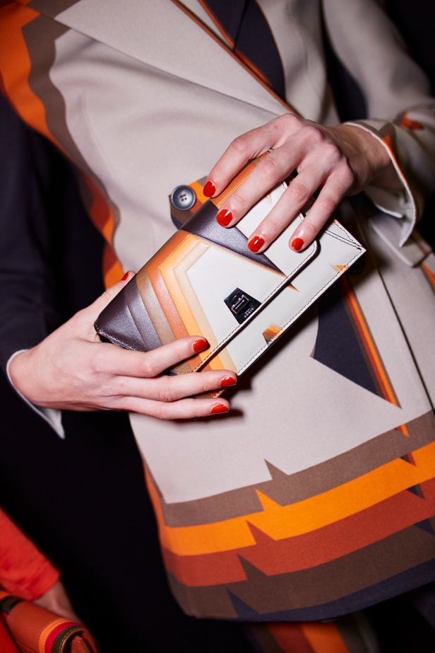 مجموعة Akris لخريف وشتاء 2023-2024 تعود بنا إلى السبعينيات