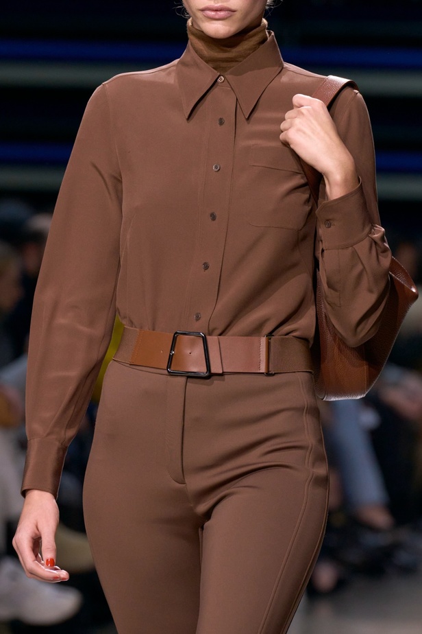 مجموعة Akris لخريف وشتاء 2023-2024 تعود بنا إلى السبعينيات