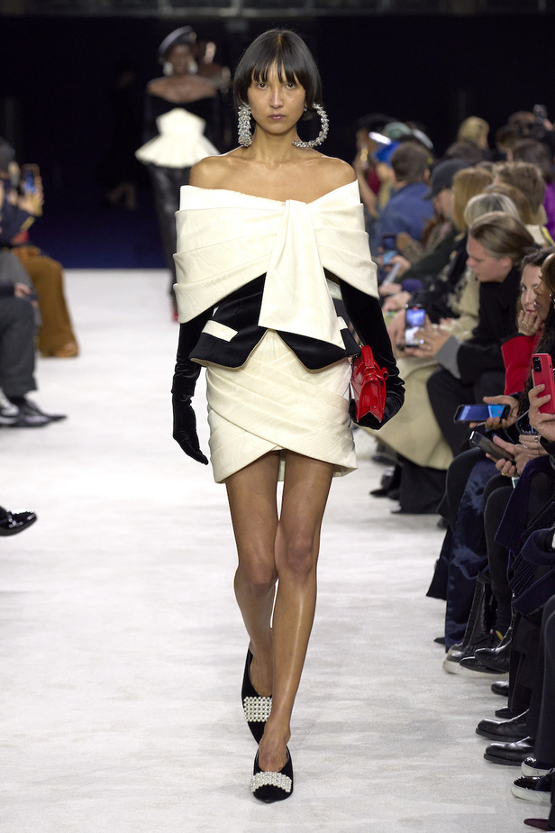 من مجموعة Balmain لموسم خريف وشتاء 2023-2024