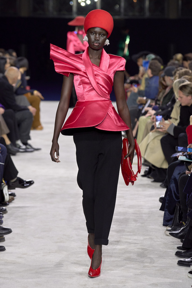 من مجموعة Balmain لموسم خريف وشتاء 2023-2024