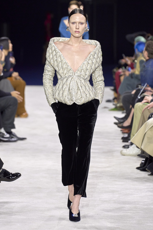 من مجموعة Balmain لموسم خريف وشتاء 2023-2024