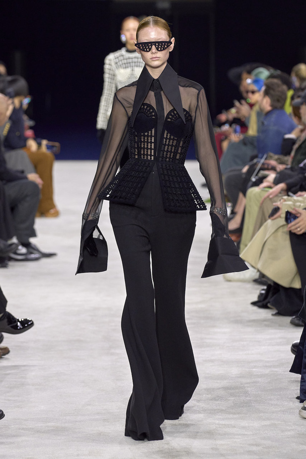 من مجموعة Balmain لموسم خريف وشتاء 2023-2024