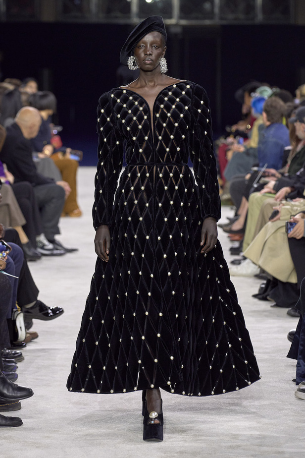 من مجموعة Balmain لموسم خريف وشتاء 2023-2024