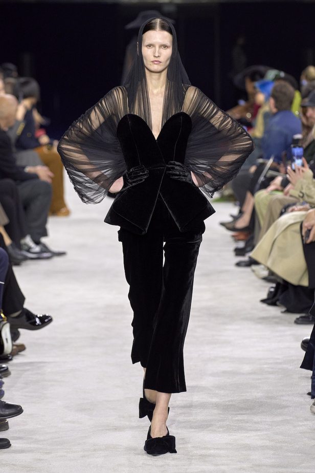 من مجموعة Balmain لموسم خريف وشتاء 2023-2024