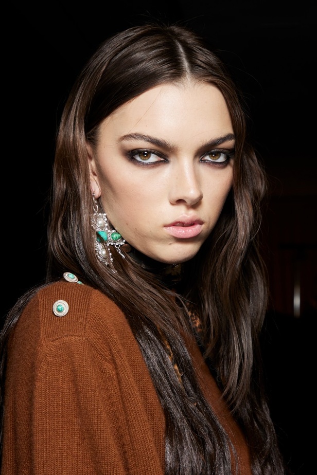 اطلالات جمالية من مجموعة Roberto Cavalli لخريف وشتاء 2024