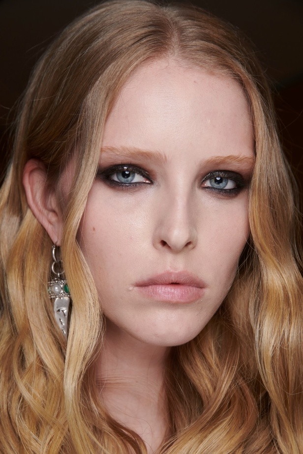 اطلالات جمالية من مجموعة Roberto Cavalli لخريف وشتاء 2024