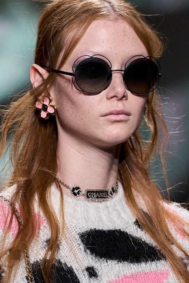 الكاميليا رمز أبدي لدار CHANEL... مجموعة خريف وشتاء 2023-2024 تزهر أناقةً وسحرًا