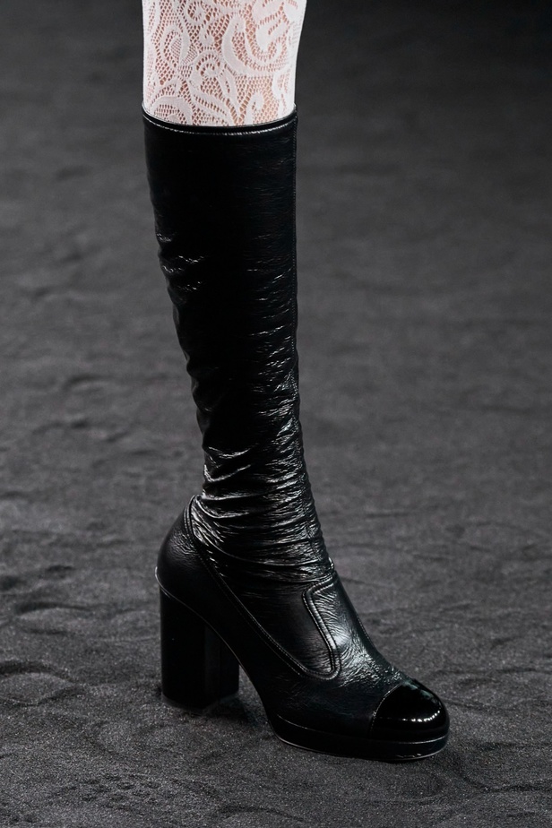 الكاميليا رمز أبدي لدار CHANEL... مجموعة خريف وشتاء 2023-2024 تزهر أناقةً وسحرًا