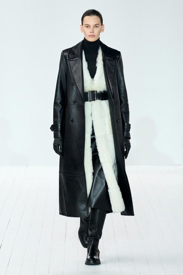 مجموعة Chloe لخريف وشتاء 2023-2024 تستكشف الأنوثة مع شغف التصاميم المستدامة