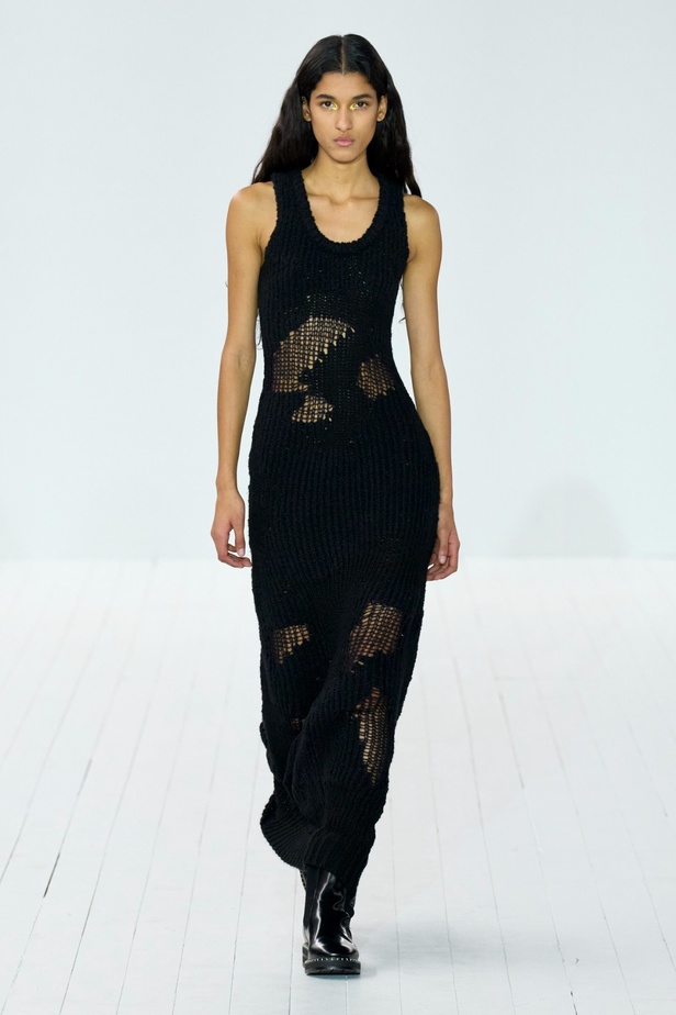 مجموعة Chloe لخريف وشتاء 2023-2024 تستكشف الأنوثة مع شغف التصاميم المستدامة