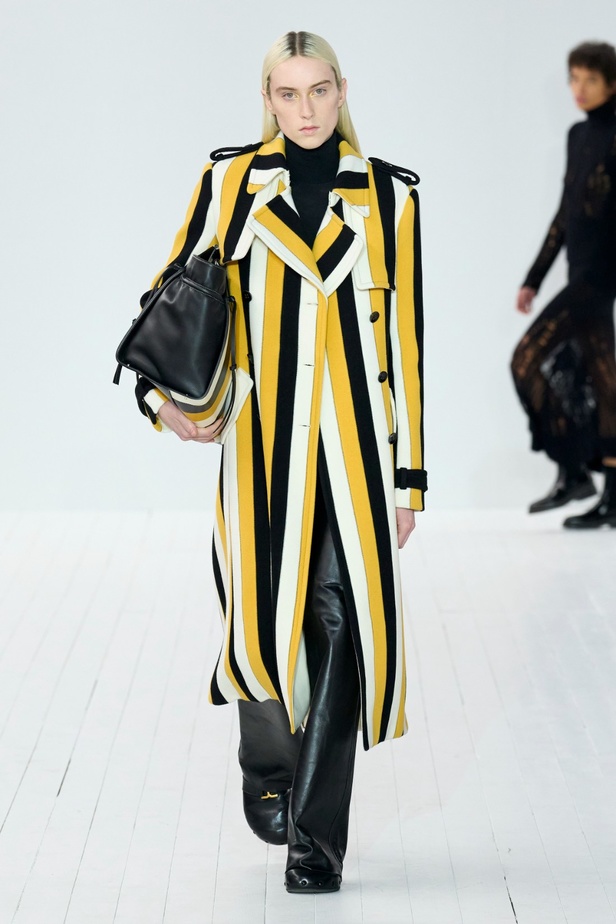 مجموعة Chloe لخريف وشتاء 2023-2024 تستكشف الأنوثة مع شغف التصاميم المستدامة