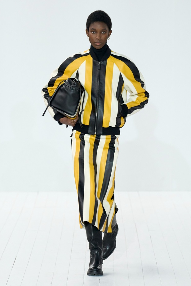 مجموعة Chloe لخريف وشتاء 2023-2024 تستكشف الأنوثة مع شغف التصاميم المستدامة