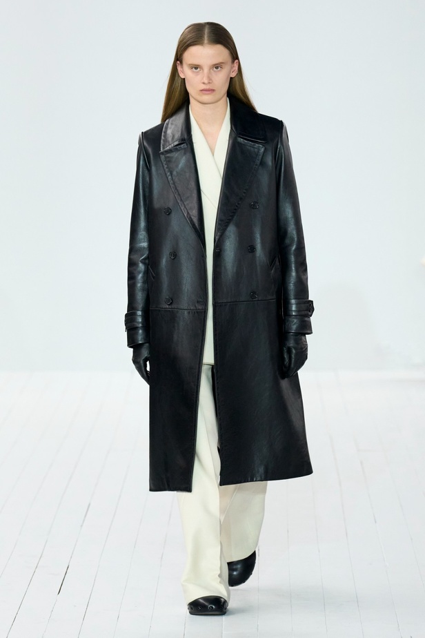 مجموعة Chloe لخريف وشتاء 2023-2024 تستكشف الأنوثة مع شغف التصاميم المستدامة