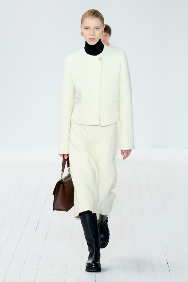 مجموعة Chloe لخريف وشتاء 2023-2024 تستكشف الأنوثة مع شغف التصاميم المستدامة