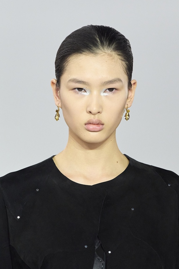 مجموعة Chloe لخريف وشتاء 2023-2024 تستكشف الأنوثة مع شغف التصاميم المستدامة