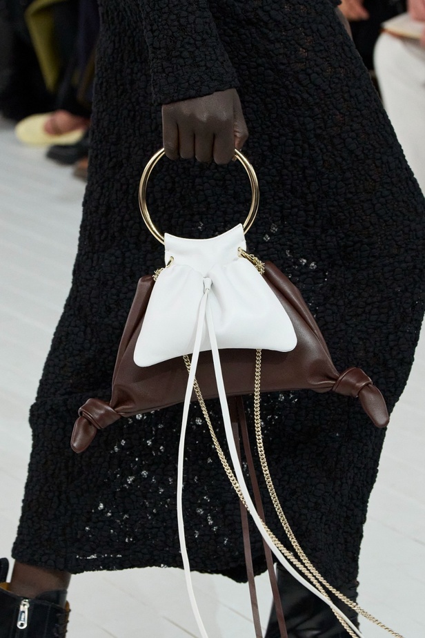 مجموعة Chloe لخريف وشتاء 2023-2024 تستكشف الأنوثة مع شغف التصاميم المستدامة