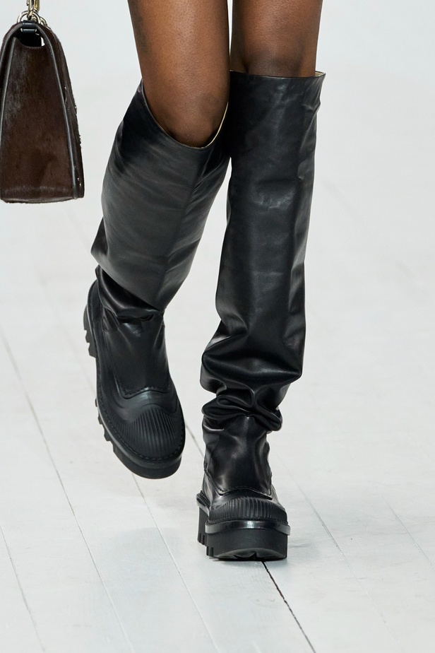 مجموعة Chloe لخريف وشتاء 2023-2024 تستكشف الأنوثة مع شغف التصاميم المستدامة