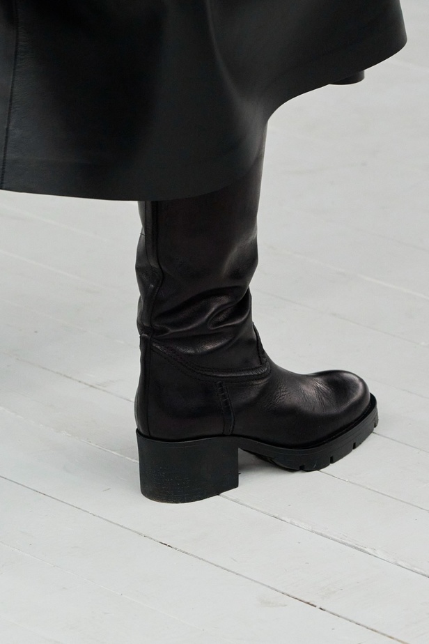 مجموعة Chloe لخريف وشتاء 2023-2024 تستكشف الأنوثة مع شغف التصاميم المستدامة