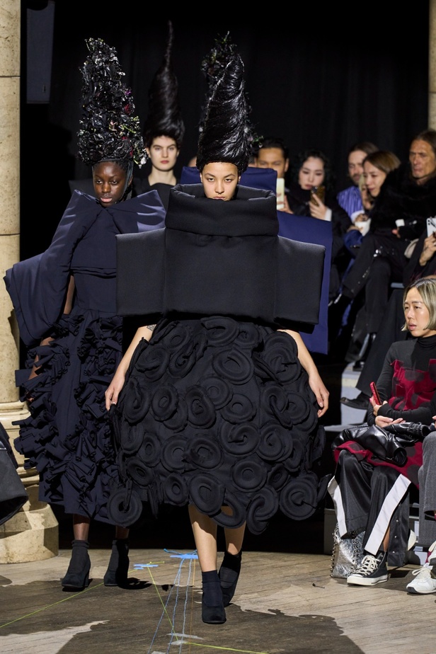 مجموعة Comme des Garçons لخريف وشتاء 2023-2024
