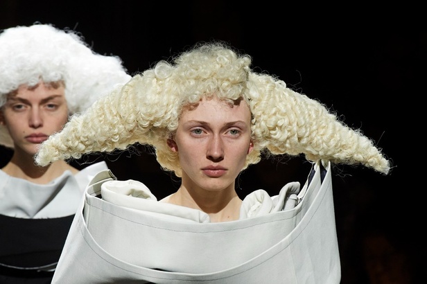 مجموعة Comme des Garçons لخريف وشتاء 2023-2024