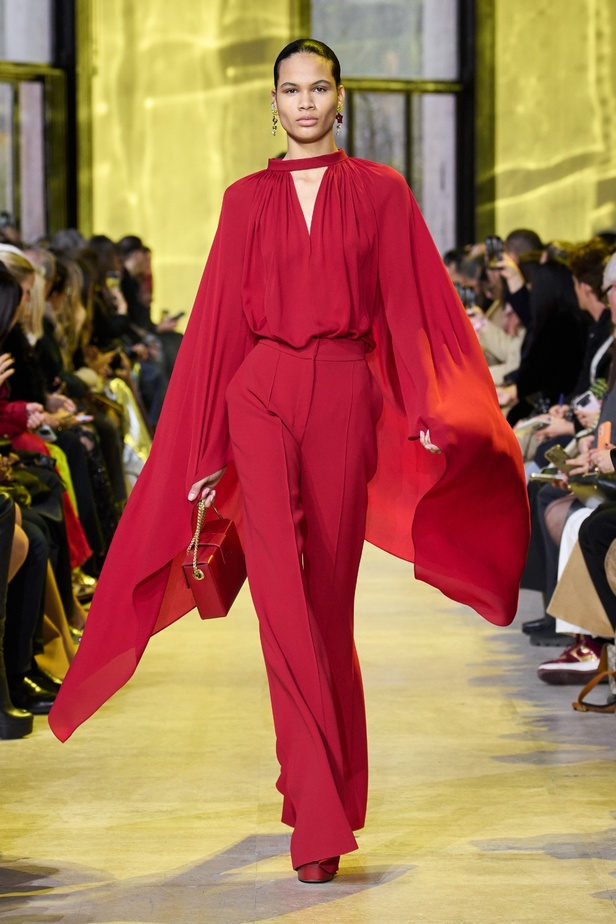 مجموعة ايلي صعب لخريف وشتاء 2023-2024 لوحة شتوية مزهرة غنيّة بالتفاصيل المبهرة