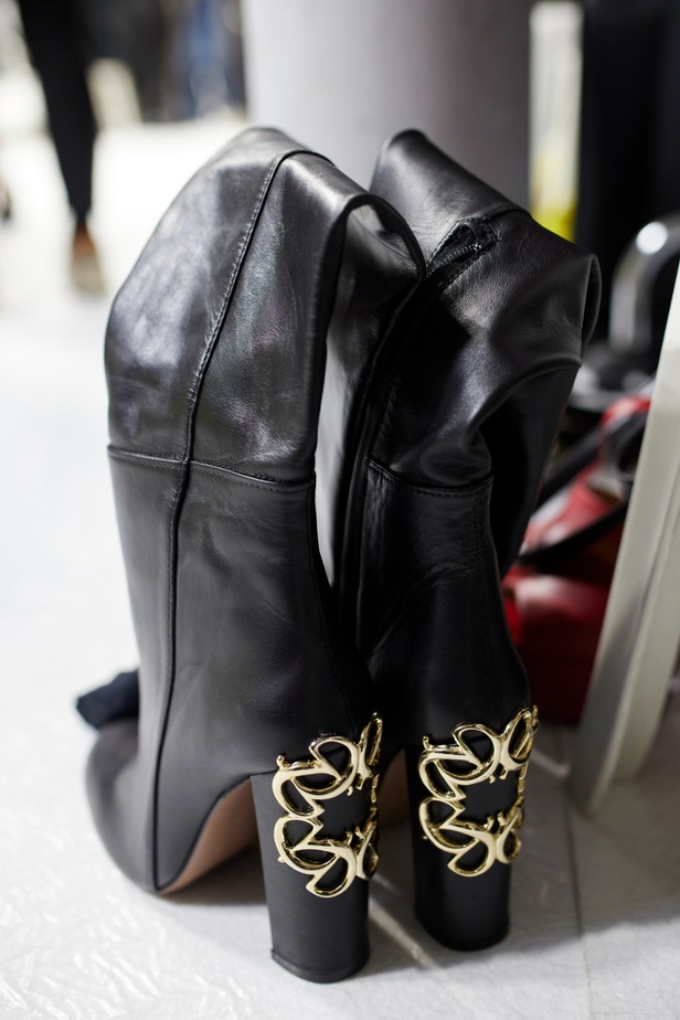 مجموعة ايلي صعب لخريف وشتاء 2023-2024 لوحة شتوية مزهرة غنيّة بالتفاصيل المبهرة