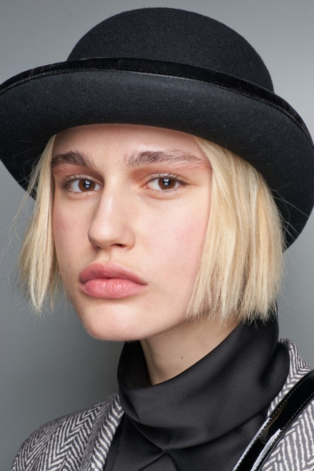 اطلالات جمالية من مجموعة Emporio Armani