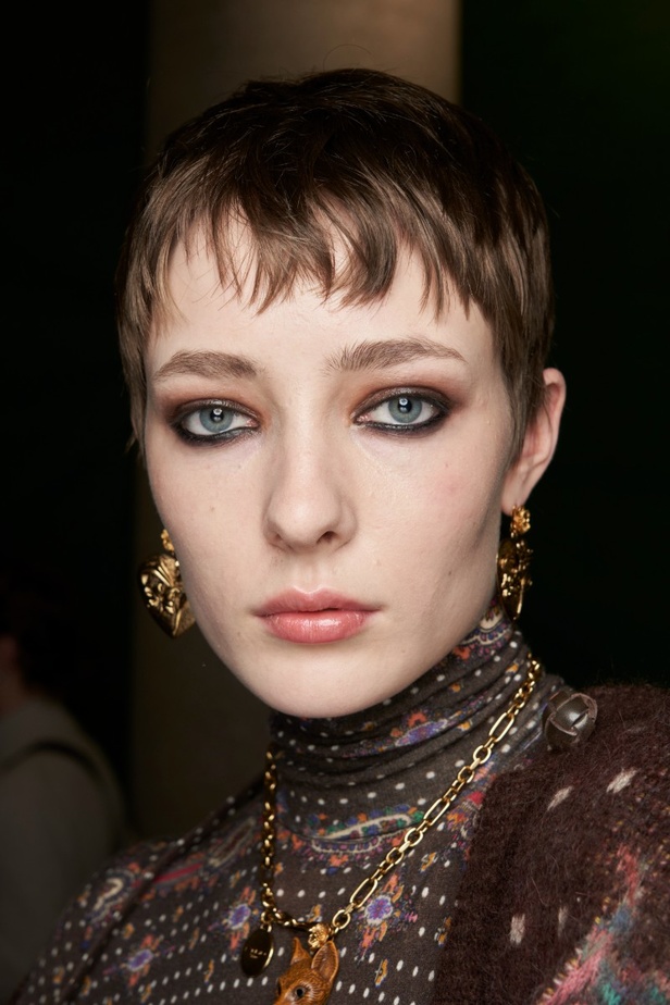 اطلالات جمالية من مجموعة Etro لخريف وشتاء 2023