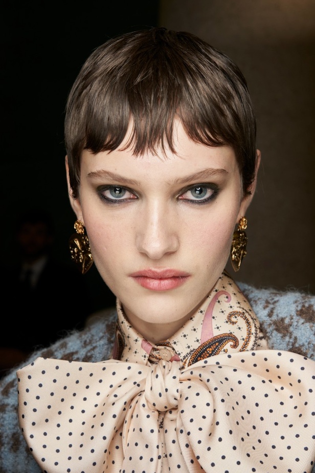 اطلالات جمالية من مجموعة Etro لخريف وشتاء 2023