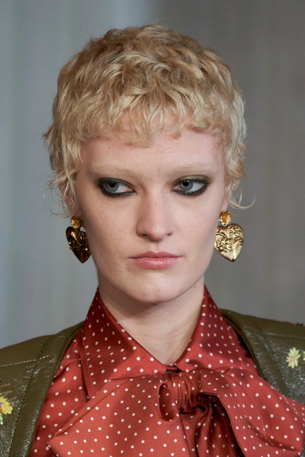 اطلالات جمالية من مجموعة Etro لخريف وشتاء 2023