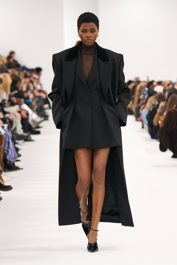 مجموعة Givenchy لخريف وشتاء 2023-2024... إرث الدار يجتمع باللمسة المعاصرة لماثيو ويليامز