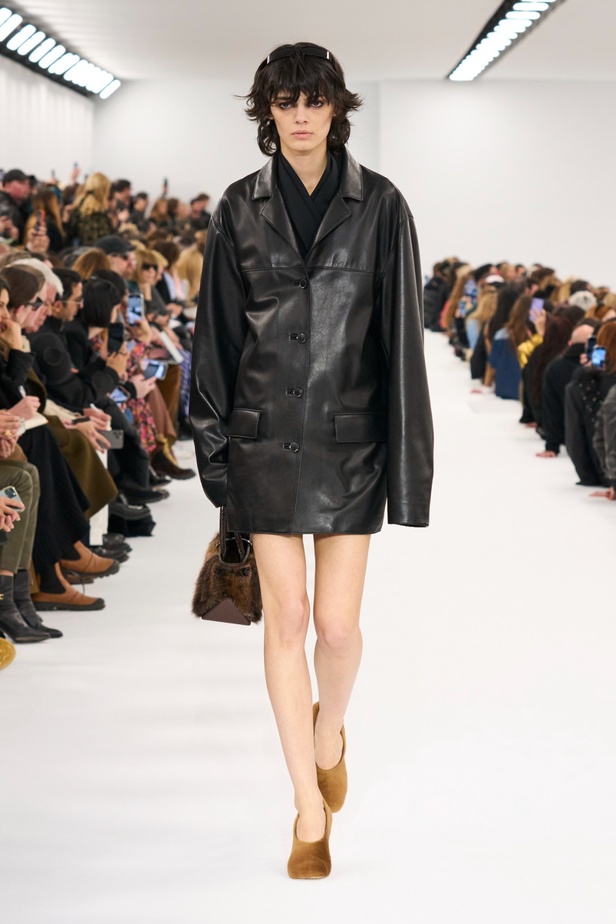 مجموعة Givenchy لخريف وشتاء 2023-2024... إرث الدار يجتمع باللمسة المعاصرة لماثيو ويليامز