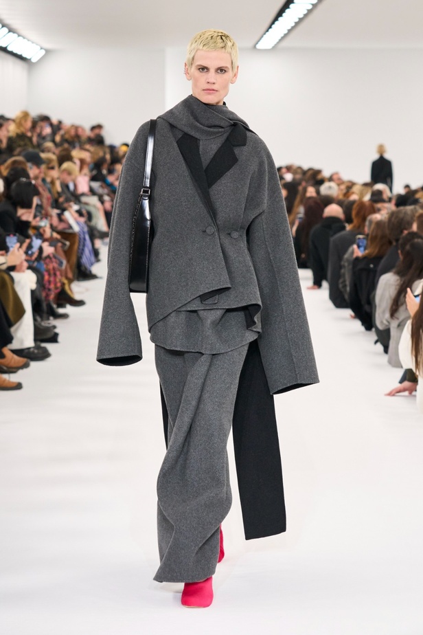 مجموعة Givenchy لخريف وشتاء 2023-2024... إرث الدار يجتمع باللمسة المعاصرة لماثيو ويليامز