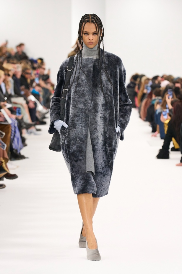 مجموعة Givenchy لخريف وشتاء 2023-2024... إرث الدار يجتمع باللمسة المعاصرة لماثيو ويليامز