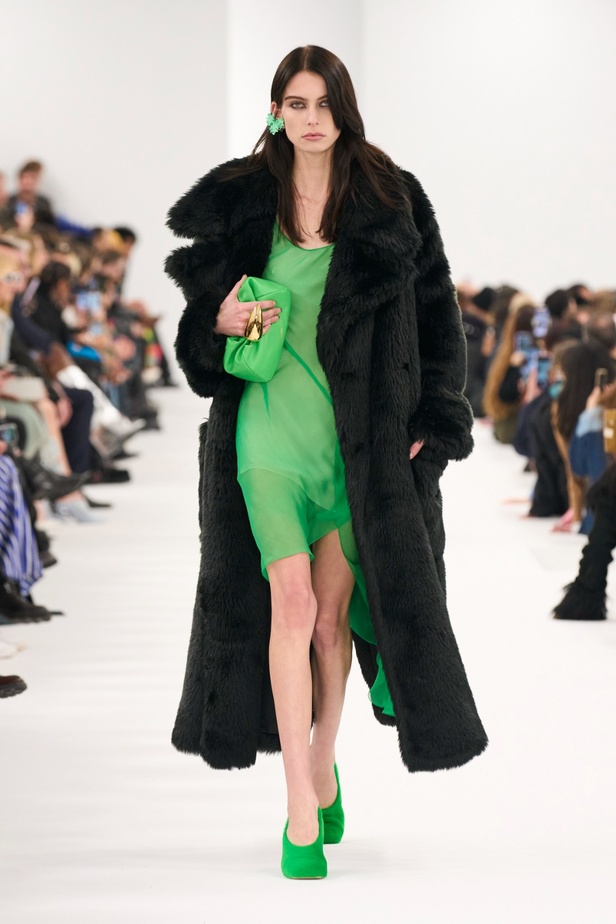 مجموعة Givenchy لخريف وشتاء 2023-2024... إرث الدار يجتمع باللمسة المعاصرة لماثيو ويليامز