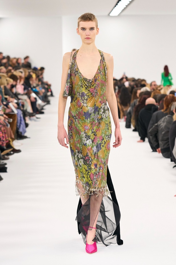 مجموعة Givenchy لخريف وشتاء 2023-2024... إرث الدار يجتمع باللمسة المعاصرة لماثيو ويليامز