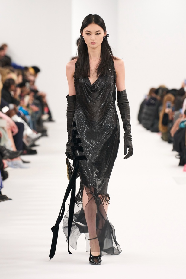 مجموعة Givenchy لخريف وشتاء 2023-2024... إرث الدار يجتمع باللمسة المعاصرة لماثيو ويليامز