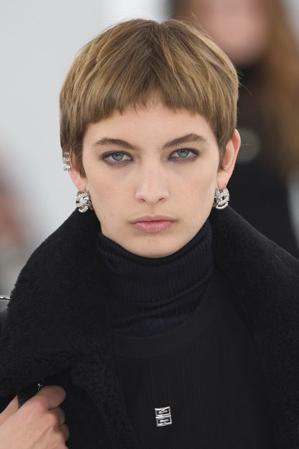 مجموعة Givenchy لخريف وشتاء 2023-2024... إرث الدار يجتمع باللمسة المعاصرة لماثيو ويليامز