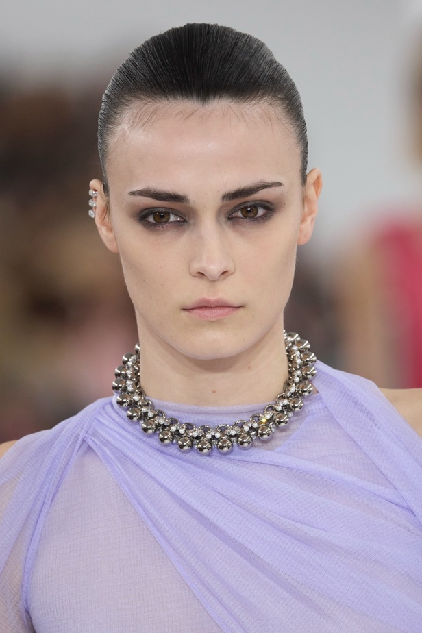 مجموعة Givenchy لخريف وشتاء 2023-2024... إرث الدار يجتمع باللمسة المعاصرة لماثيو ويليامز