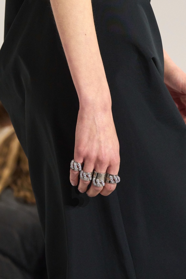 مجموعة Givenchy لخريف وشتاء 2023-2024... إرث الدار يجتمع باللمسة المعاصرة لماثيو ويليامز