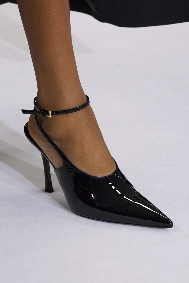 مجموعة Givenchy لخريف وشتاء 2023-2024... إرث الدار يجتمع باللمسة المعاصرة لماثيو ويليامز